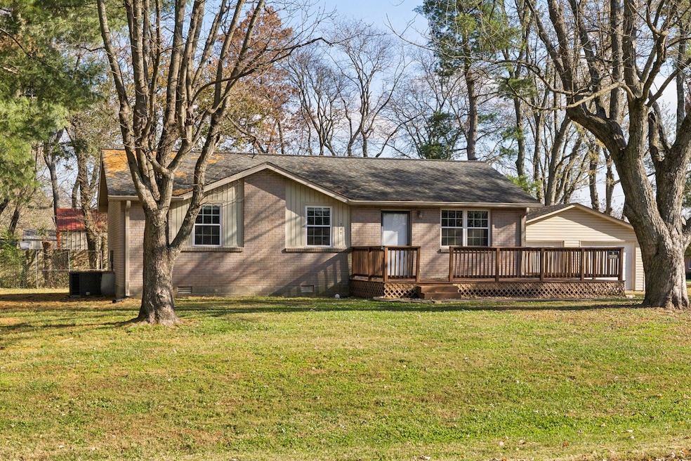 202 Austin Dr, Portland, TN 37148 - photo 1