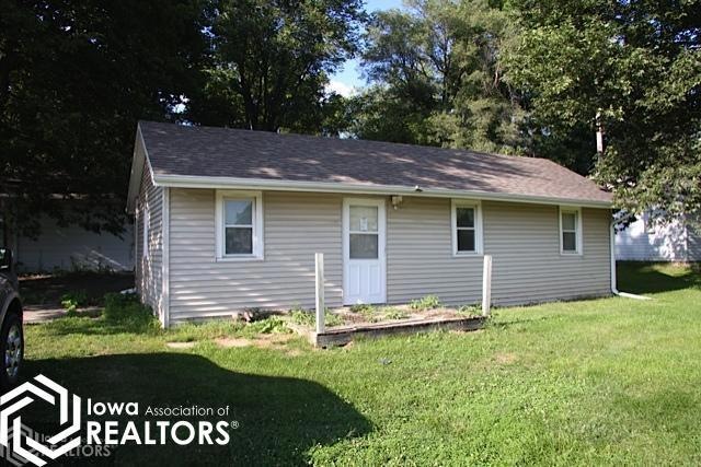 2452 N 4th Ave W, Newton, IA 50208 - photo 1