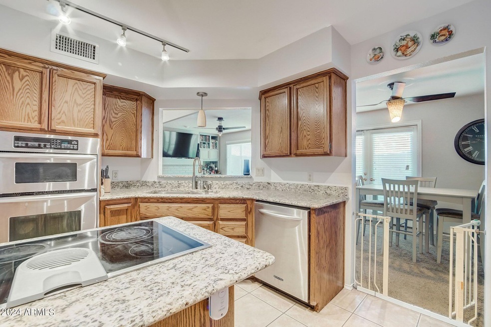 15-web-or-mls-N 10th St 2-013
