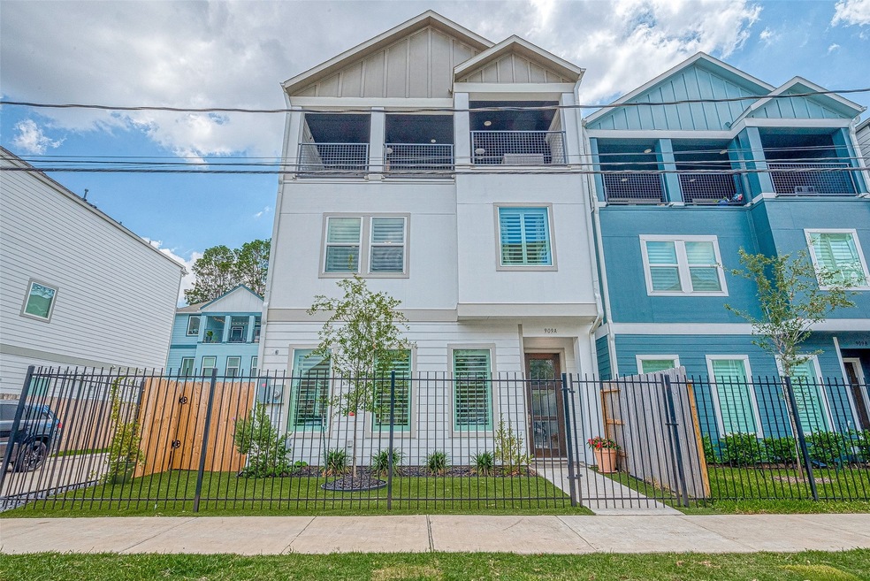 909 W 35th St unit A, Houston, TX 77018 - photo 1
