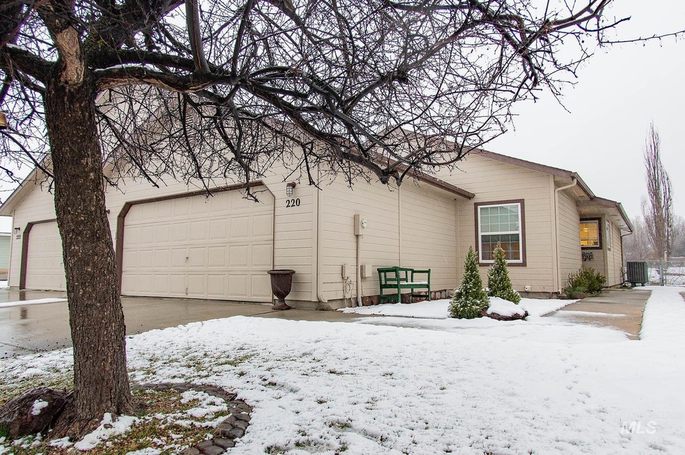 220 S Valley Dr, Nampa, ID 83686 - photo 1