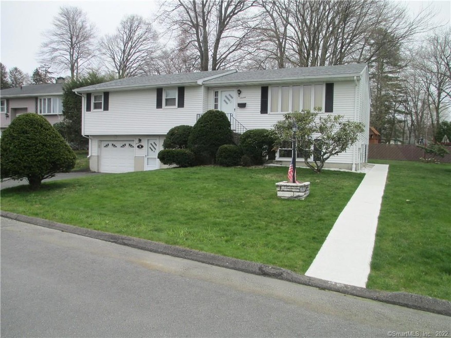 16 Coach Dr, Waterbury, CT 06708 - photo 1