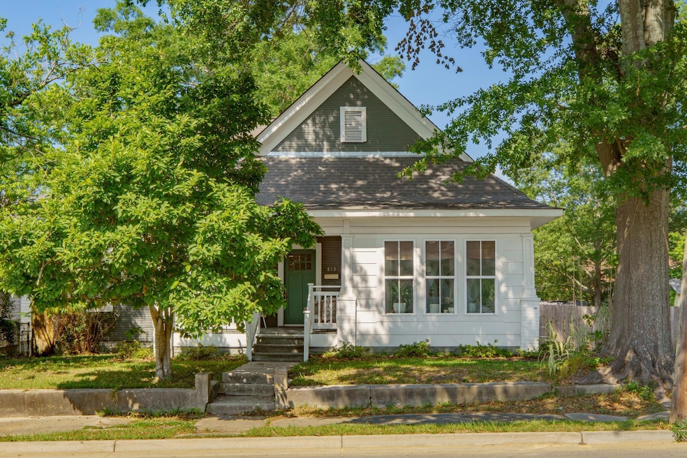 812 N 7th Ave, Laurel, MS 39440 - photo 1