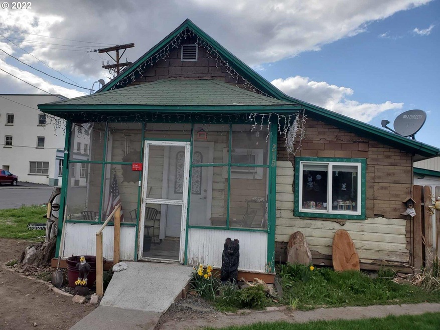 215 N Chase St, Heppner, OR 97836 - photo 1