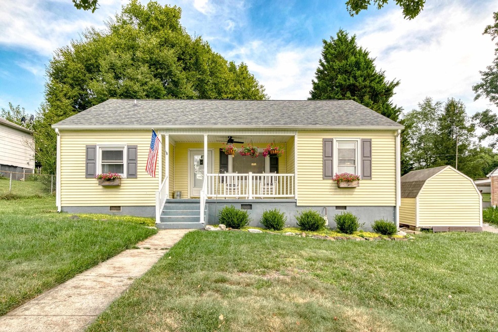 6637 South Dr, Fairlawn, VA 24141