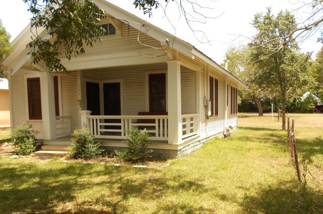 606 W Creek St, Fredericksburg, TX 78624 - photo 1