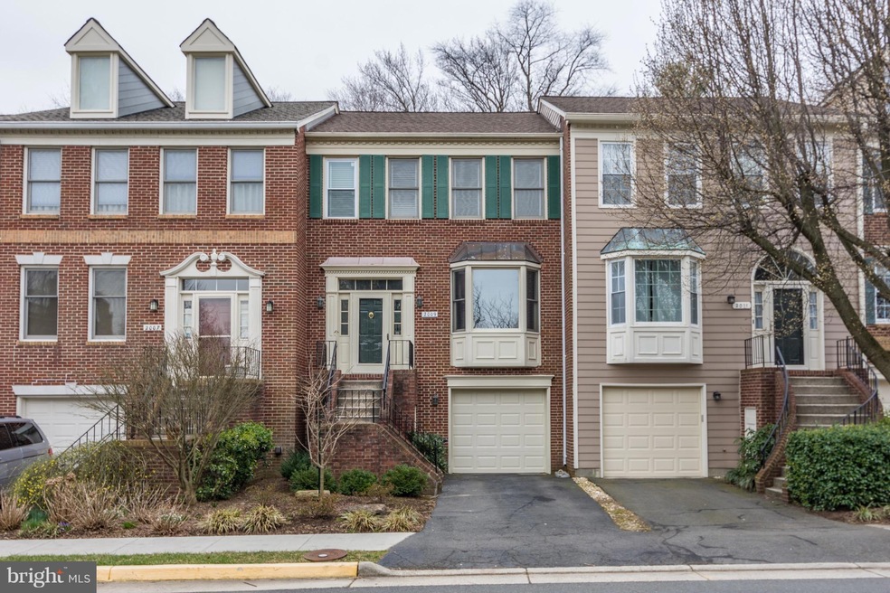 2009 Gervais Dr, Falls Church, VA 22043 - photo 1