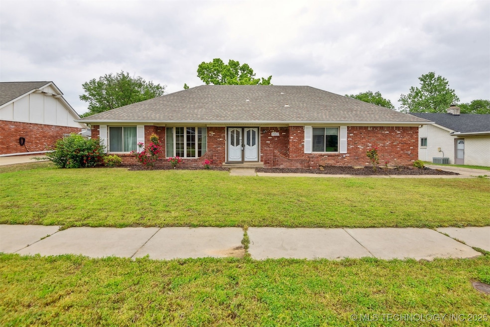 7017 E 48th St, Tulsa, OK 74145 - photo 1
