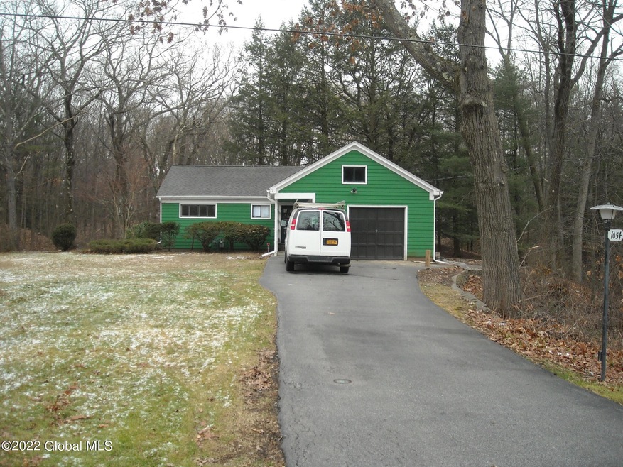 1054 Hickory Rd, Schenectady, NY 12309 - photo 1