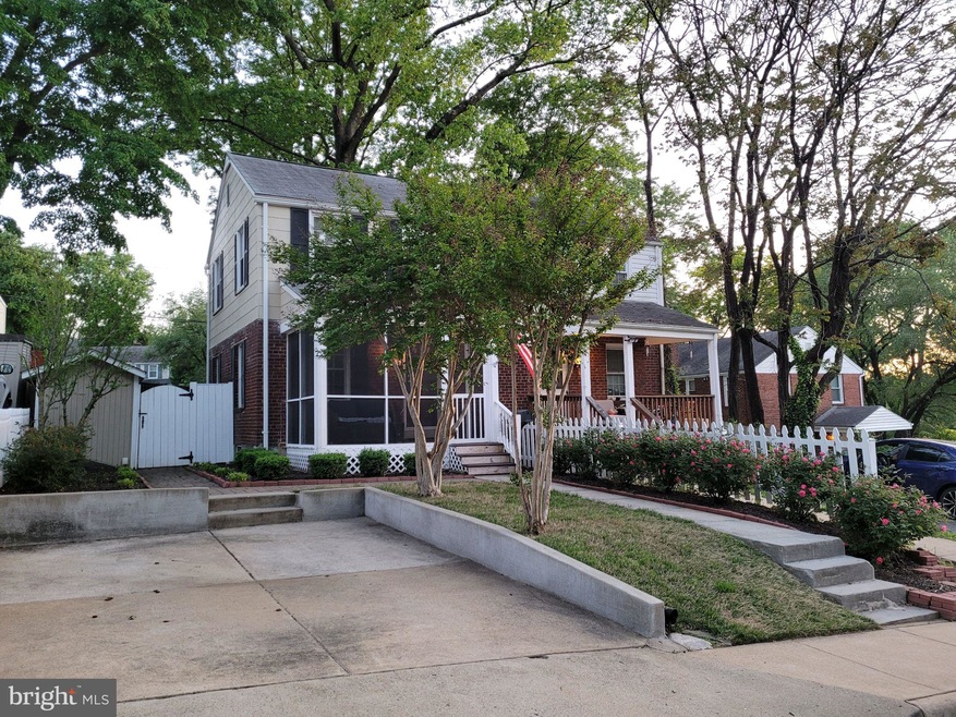 2703 Farmington Dr, Alexandria, VA 22303 - photo 1