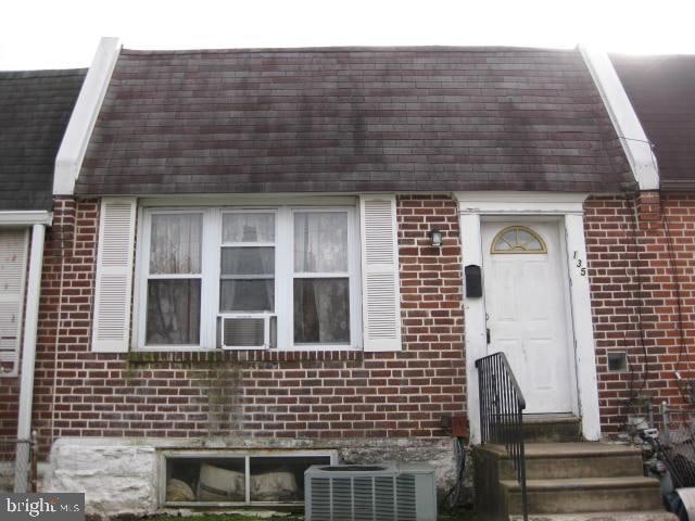135 Ervin Ave, Marcus Hook, PA 19061 - photo 1