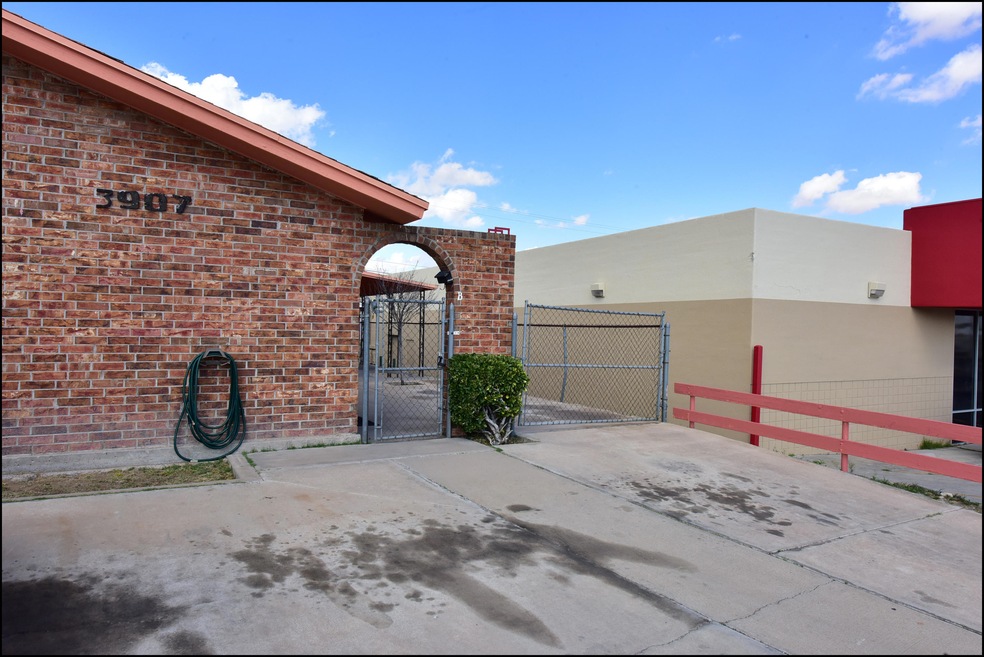 3907 Van Buren Ave unit B, El Paso, TX 79930 - photo 1