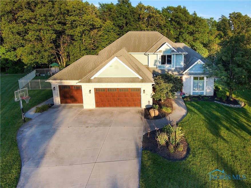 102 Hawthorn Ct, Bluffton, OH 45817 - photo 1