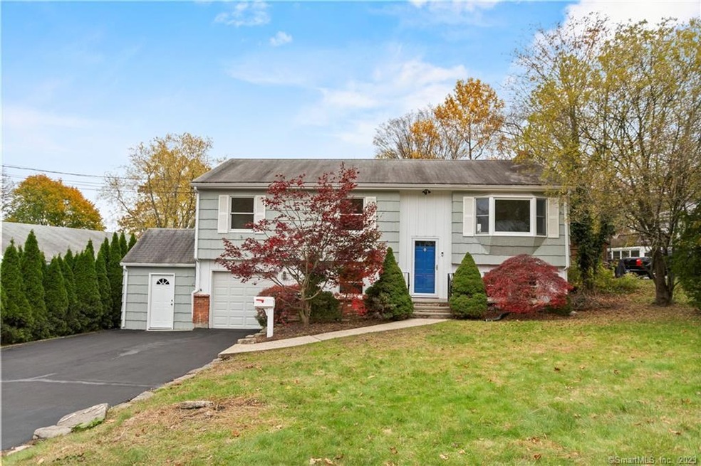 14 Swan Ln, Stamford, CT 06905 - photo 1