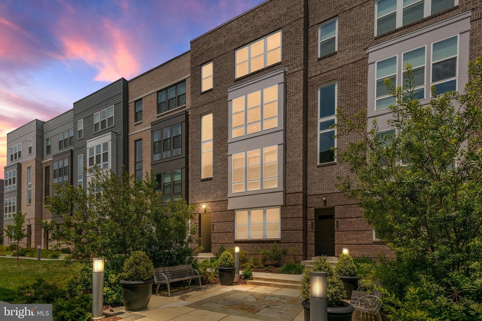 13331 Launders St unit 136, Herndon, VA 20171 - photo 1