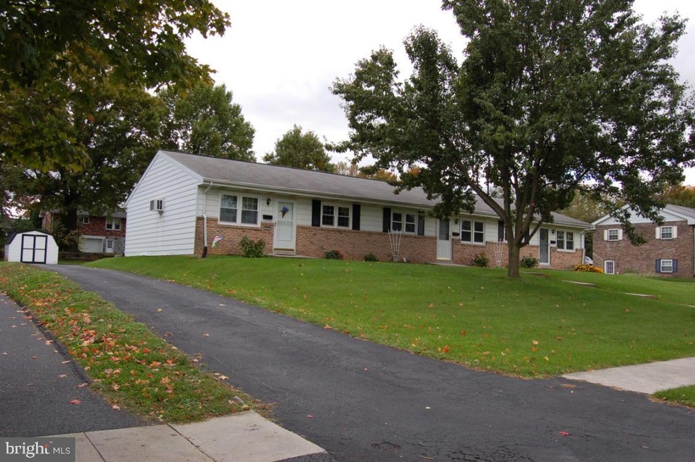 960 E Oak St, Palmyra, PA 17078 - photo 1