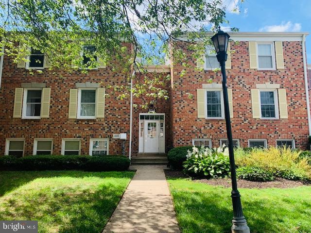 854 Quince Orchard Blvd unit T2, Gaithersburg, MD 20878 - photo 1