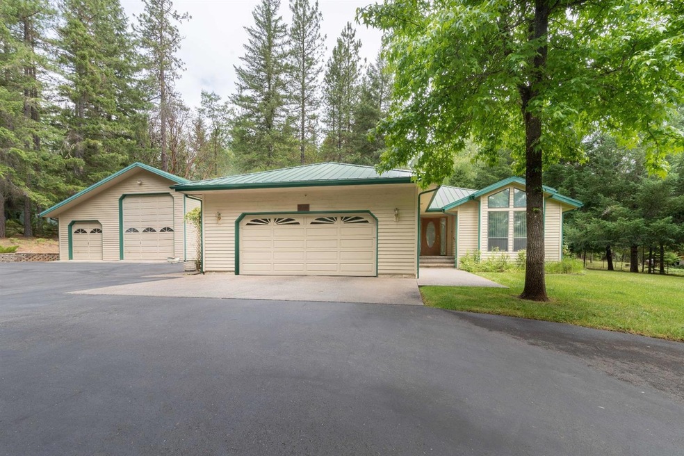 7711 Redthorne Rd, Rogue River, OR 97537 - photo 1