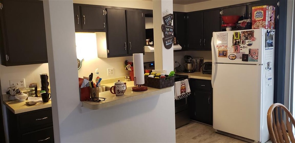 1722 N Whitney Dr, Appleton, WI 54914 - photo 1