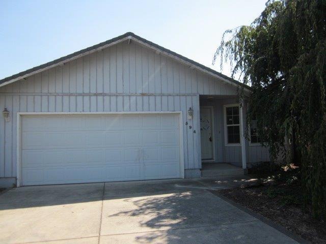 594 Briarwood Dr, Central Point, OR 97502 - photo 1