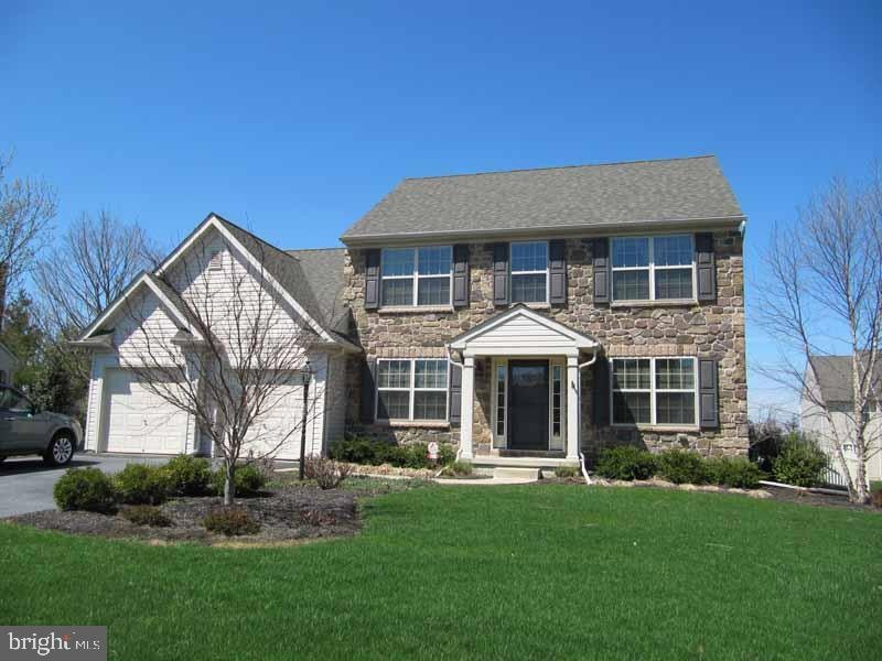 289 Robin Dale Dr, Leola, PA 17540 - photo 1