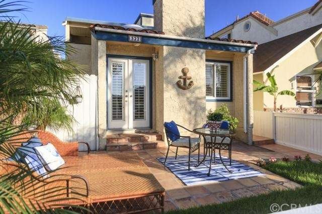 Front Patio--perfect for entertaining