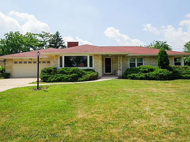 256 N Maison Ct, Elmhurst, IL 60126 - photo 1