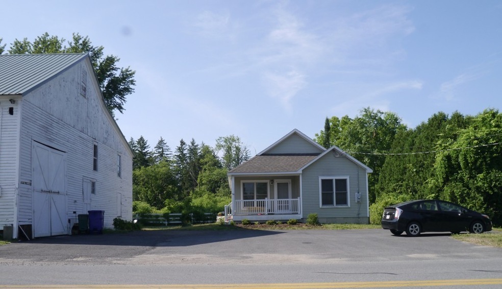 64 W Pomeroy Ln, Amherst, MA 01002 - photo 1