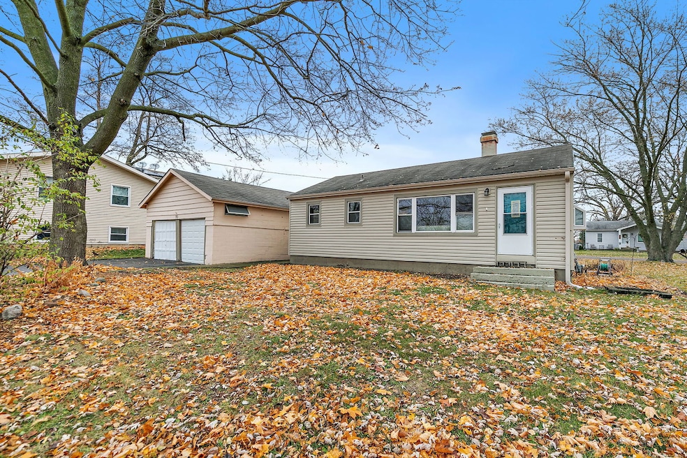 70 Hilltop Dr unit 4, Lake In the Hills, IL 60156 - photo 1