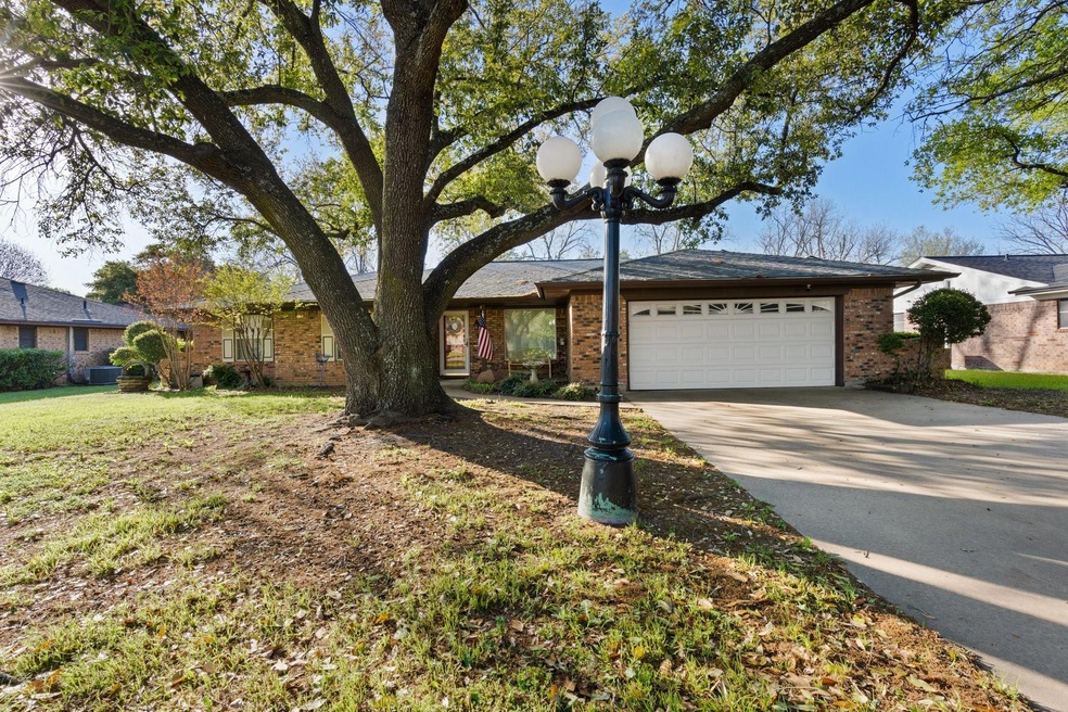 1013 Princeton Place, Cleburne, TX 76033 - photo 1