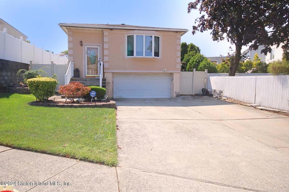 15 Bovanizer St, Staten Island, NY 10312 - photo 1