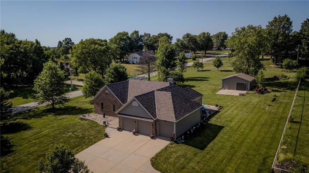 21470 W 197th St, Spring Hill, KS 66083 - photo 1