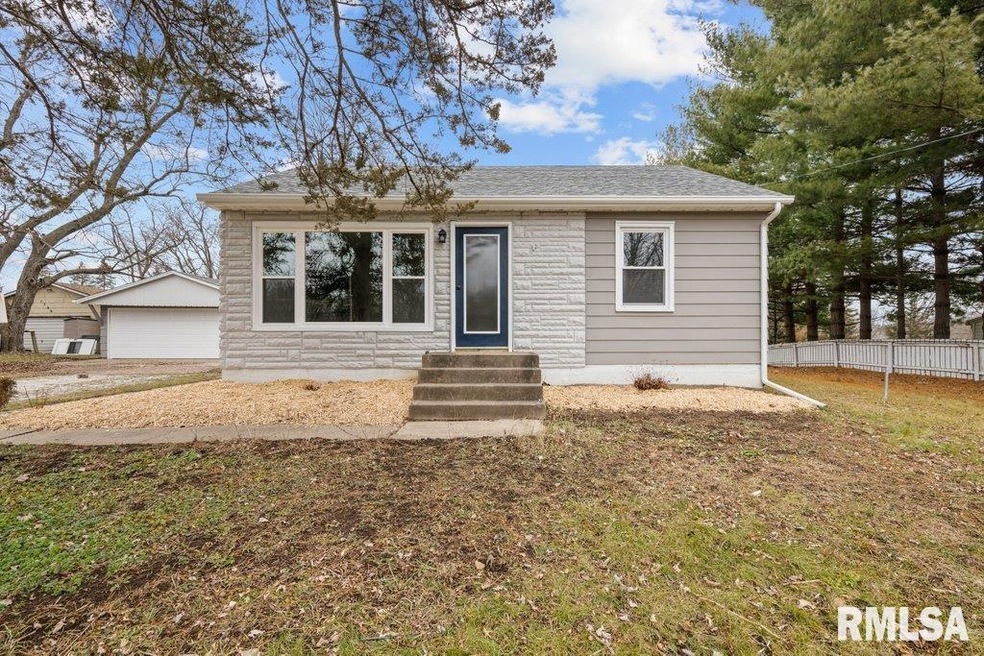 1724 W 48th St, Davenport, IA 52806 - photo 1