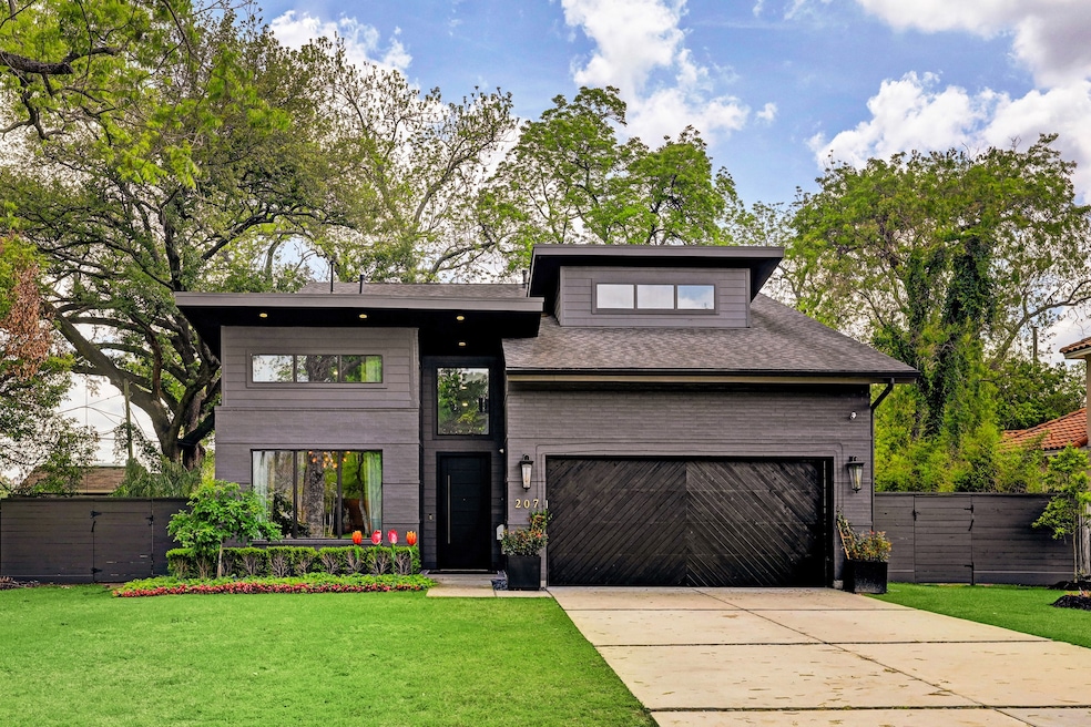 207 W 32nd St, Houston, TX 77018 - photo 1