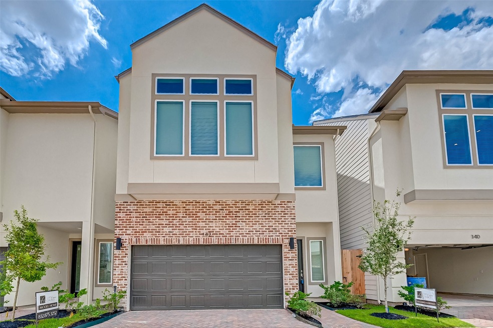 142 Knights Bridge Park Ln, Houston, TX 77018 - photo 1
