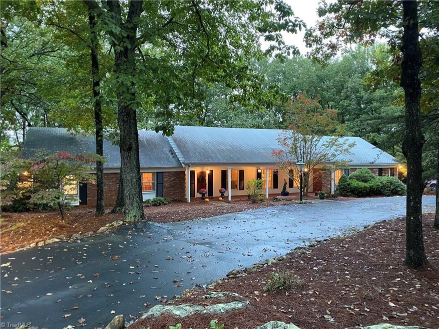 1139 Oakmont Dr, Asheboro, NC 27205 - photo 1