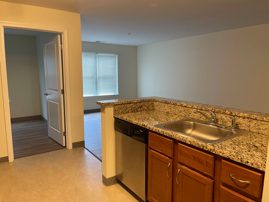 37 Hawthorne Dr unit 406, Bedford, NH 03110 - photo 1