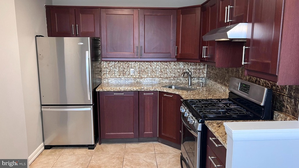 Radnor House unit 220, Bryn Mawr, PA 19010 - photo 1