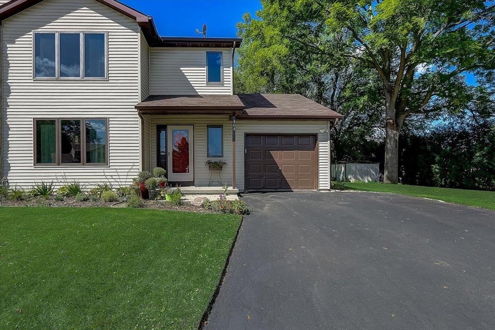 464 Waterman Ct, Oregon, WI 53575 - photo 1