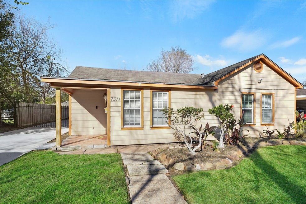 7511 Buena Vista St, Houston, TX 77087 - photo 1