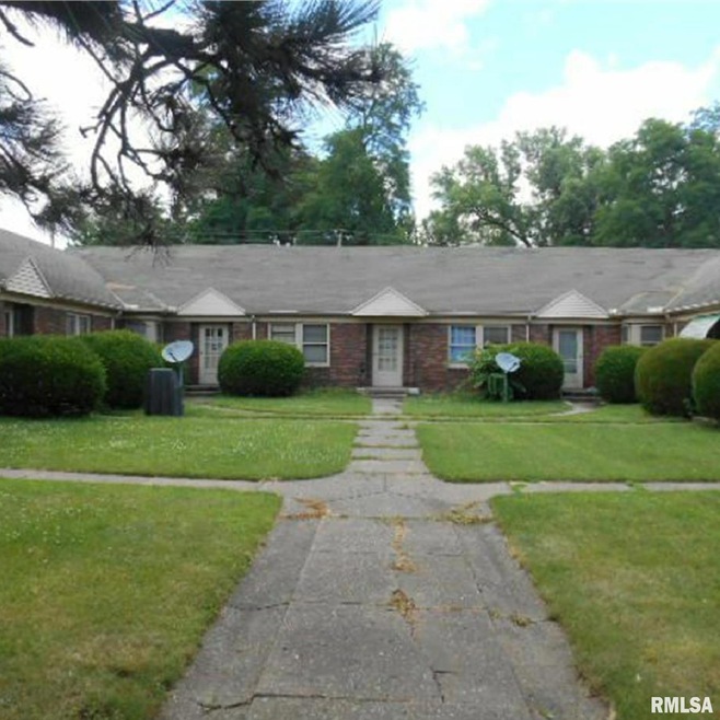1728 E Locust St unit E, Davenport, IA 52803 - photo 1
