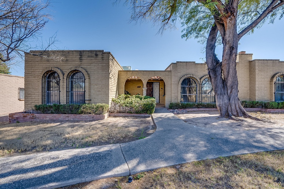 2423 N Shade Tree Circle