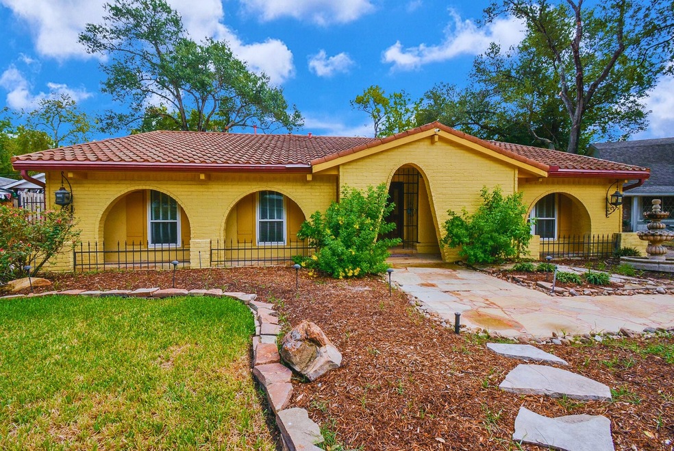 7210 Jadewood Dr, Houston, TX 77088 - photo 1