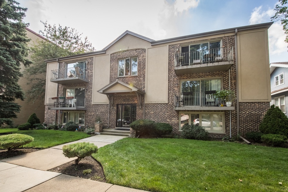 1611 Ashland Ave unit 301, Des Plaines, IL 60016 - photo 1