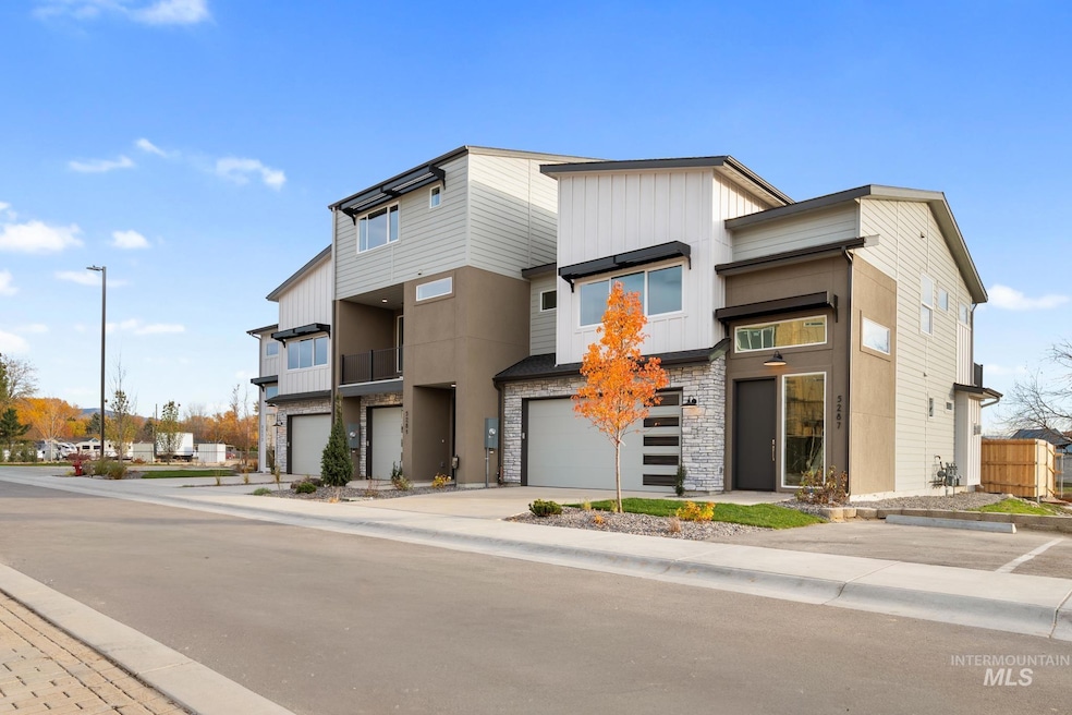 For Sale $769,900 • Co-Listing Agent