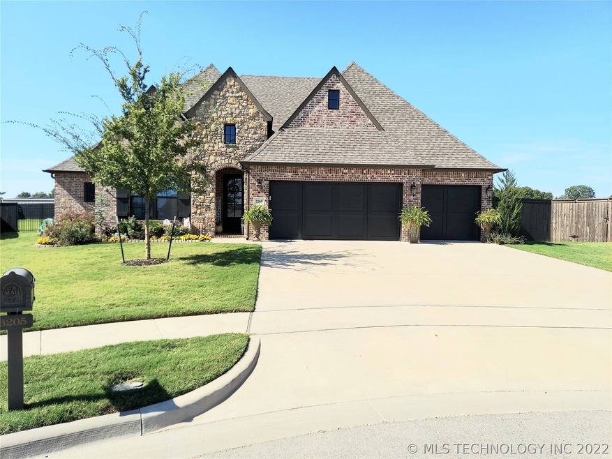 This home has sophisticated & luxurious finishes.