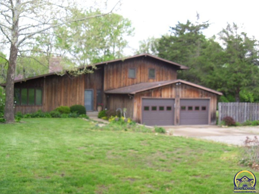 5130 SW 53rd St, Topeka, KS 66610 - photo 1