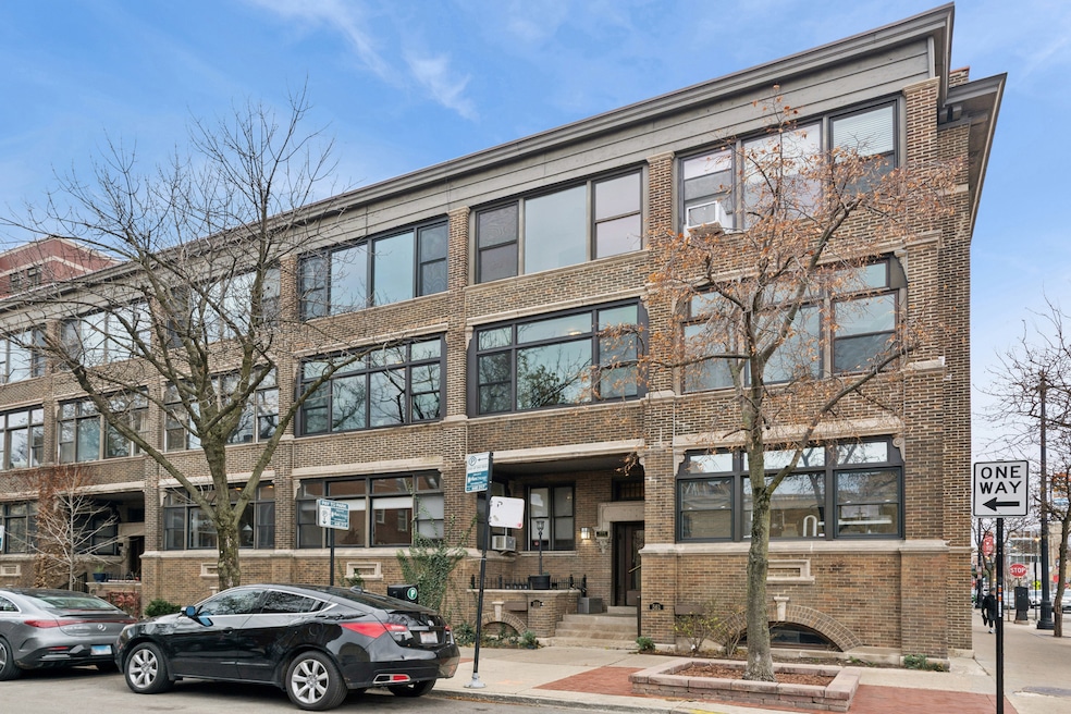 559 W Aldine Ave unit 2, Chicago, IL 60657 - photo 1