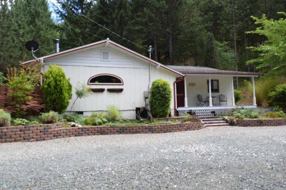 4182 E Evans Creek Rd, Rogue River, OR 97537 - photo 1