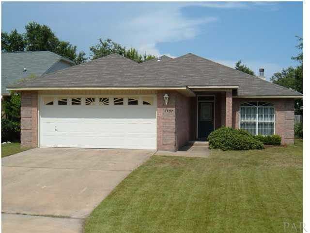 Welcome to 1737 Ivalea Cir, Navarre, FL